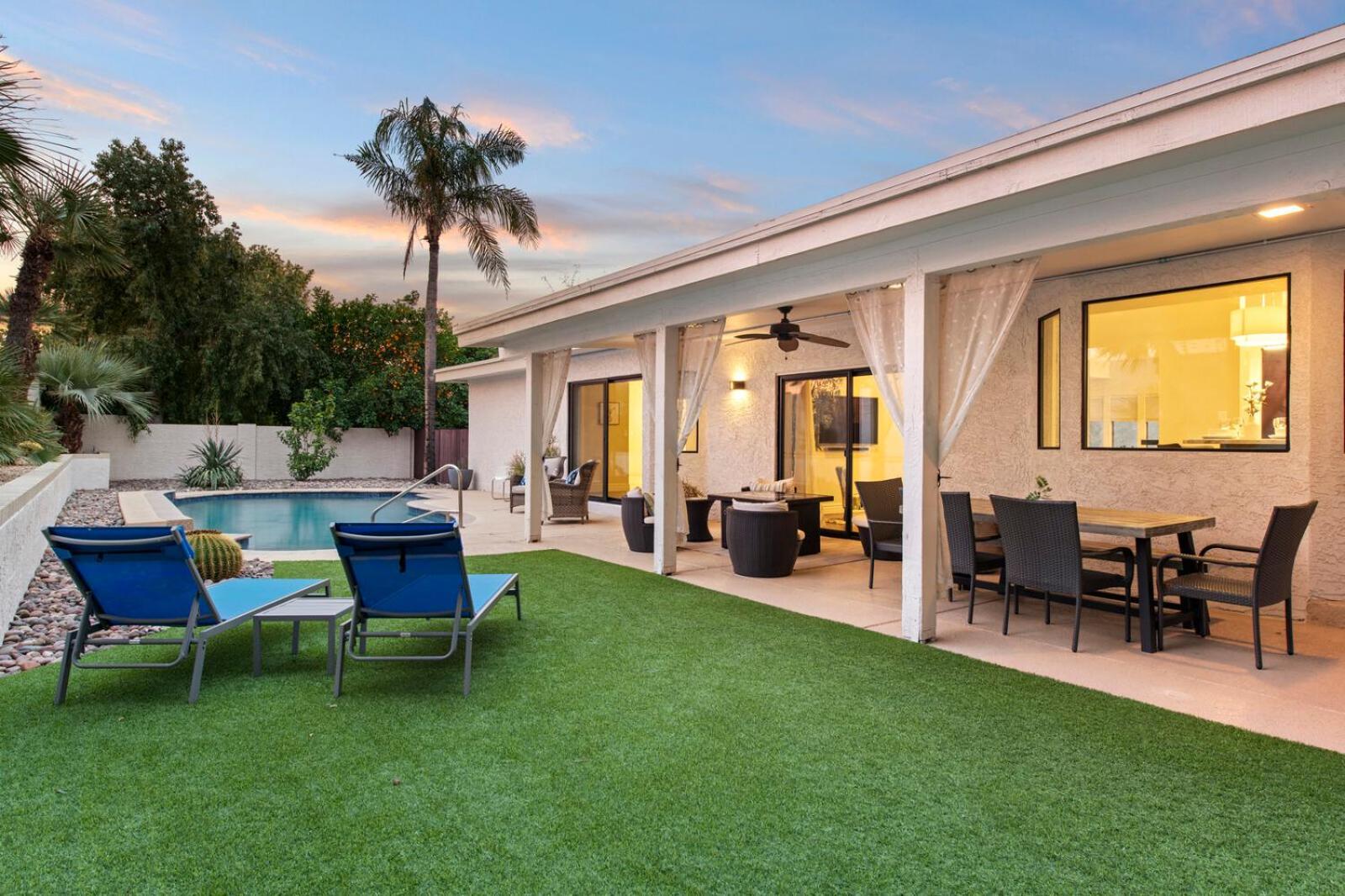 Perfectly Located Spacious With Heated Pool * Phoenix
