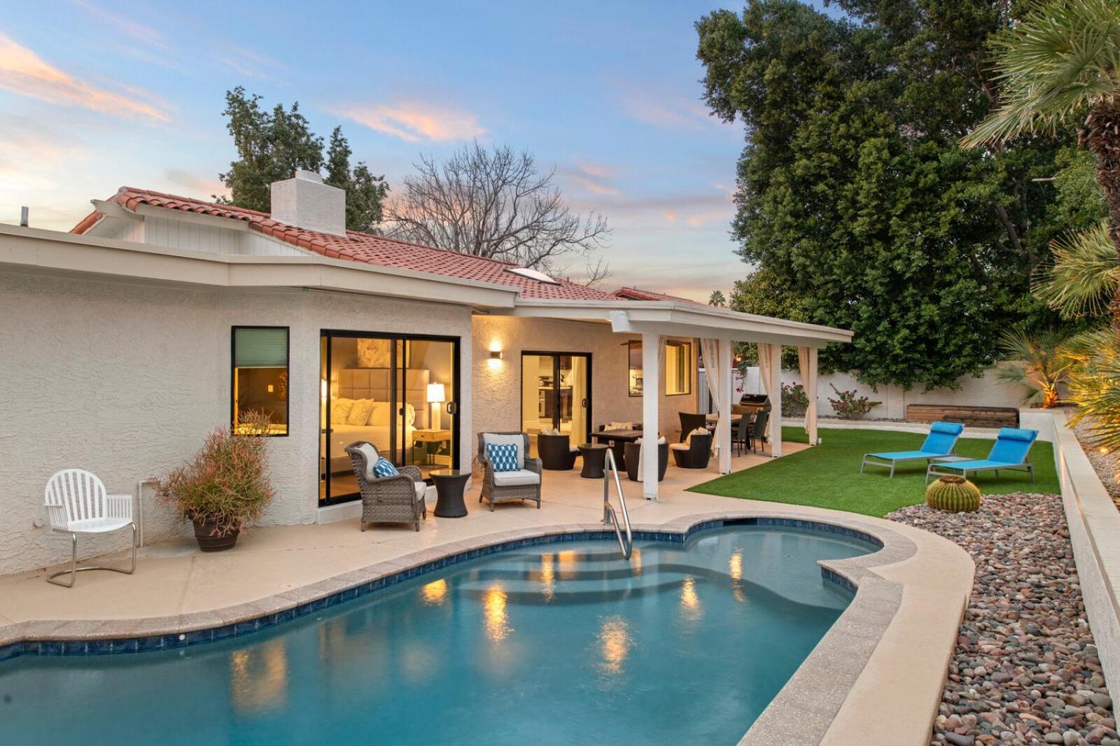 Perfectly Located Spacious With Heated Pool *