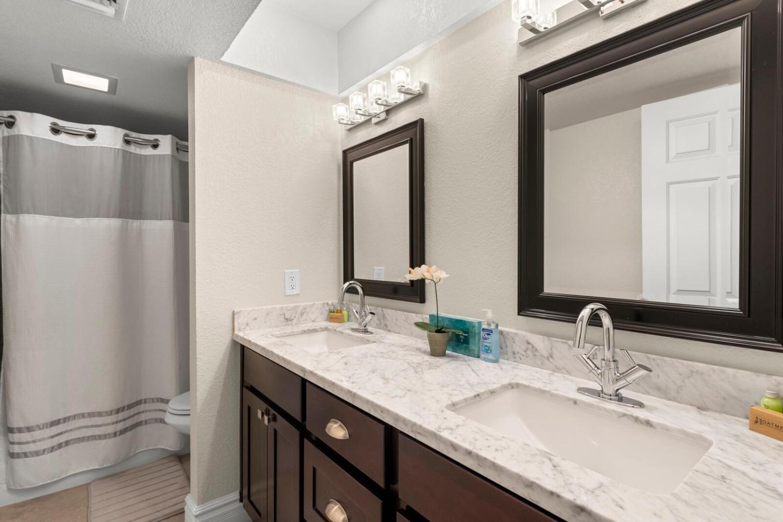 Perfectly Located Spacious With Heated Pool * Phoenix