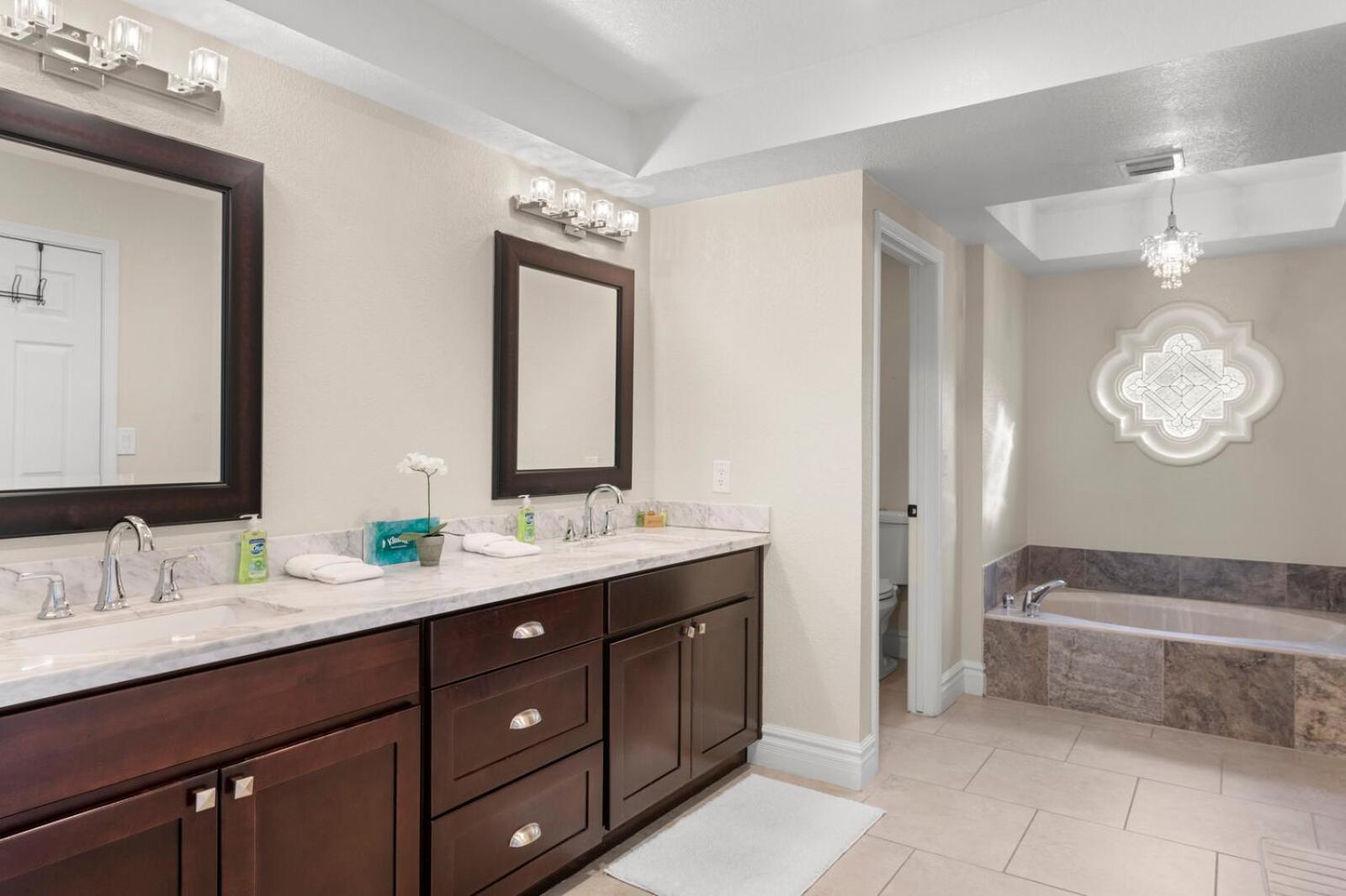 Perfectly Located Spacious With Heated Pool * Phoenix